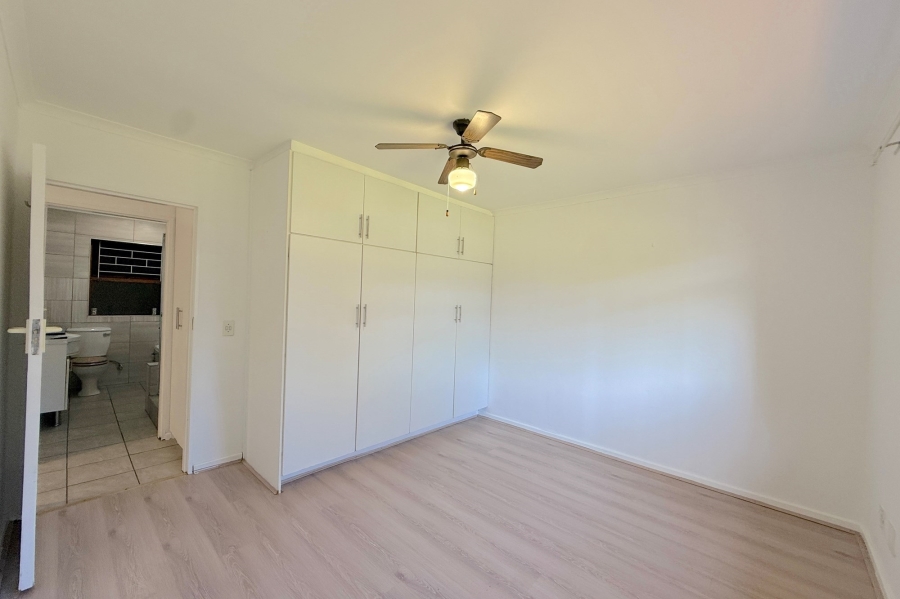 To Let 2 Bedroom Property for Rent in Oakglen Western Cape